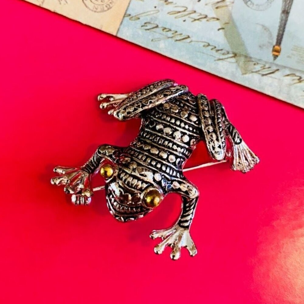 Vintage Silver Tone Dot Design Small Frog Brooch - Picture 3 of 8